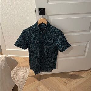 Club Monaco Men's Green Floral Shirt